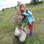 Blumen für die Siegerin: Sonja Schmitt mit Tochter Pauline.