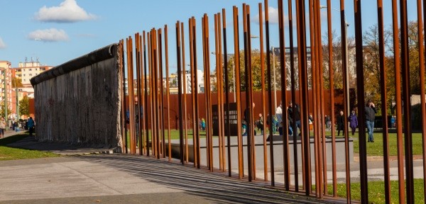 Die Gedenkstätte der Berliner Mauer an der Bernauer Straße ist nicht nur für Touristen eine Attraktion. (Foto: Stiftung Berliner Mauer)