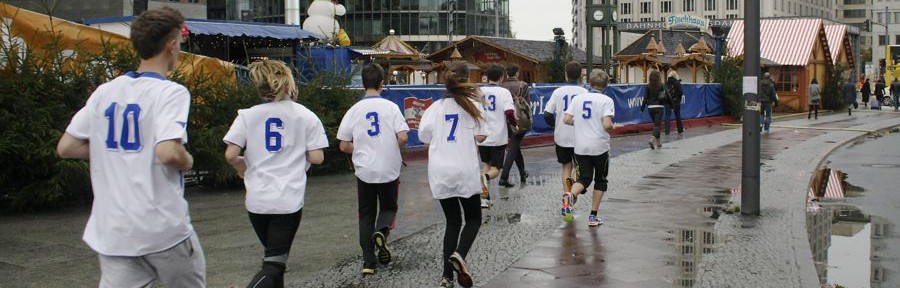 Die Strecke der Schüler-MauerwegTour 2013 führte am Potsdamer Platz vorbei. (Foto: LG Mauerweg, Levermann)